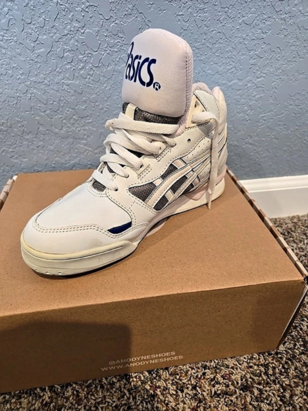 ASICS Pacific Volley MT High-Top Athletic Shoes in White & Blue US 7 Like New